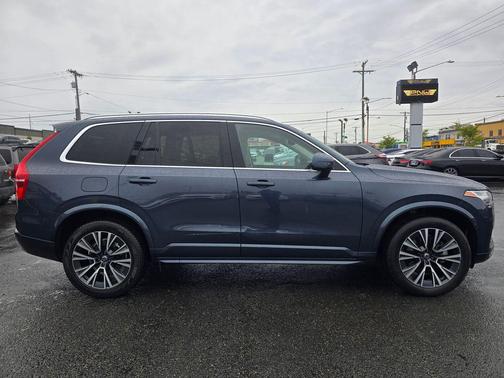 Denim Blue Metallic 2022 Volvo XC90 T5 Momentum