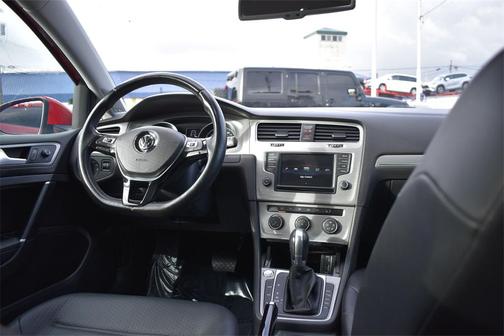 2016 Volkswagen Golf SportWagen TSI SE 4-Door