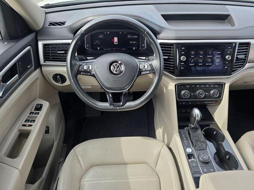 Pure White 2019 Volkswagen Atlas 3.6L SEL Premium