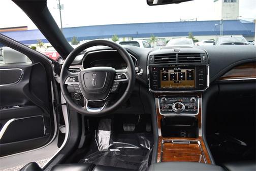 2017 Lincoln Continental Premiere