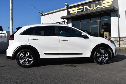 2022 Kia Niro LXS