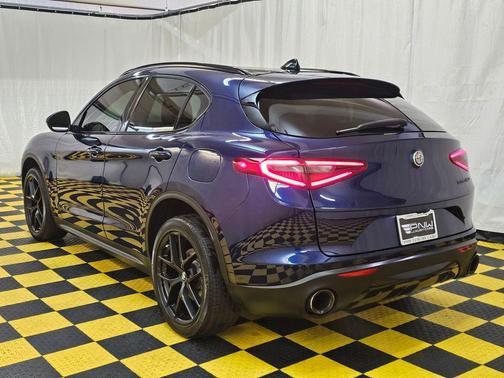 2021 Alfa Romeo Stelvio Base