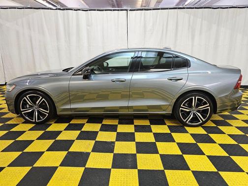 Gray Metallic 2019 Volvo S60 T5 R-Design