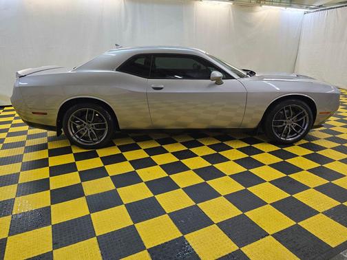 2015 Dodge Challenger SXT Plus