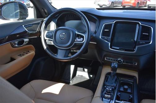 2019 Volvo XC90 T6 Momentum