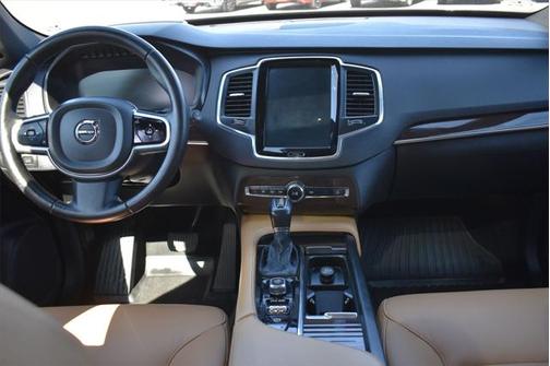2019 Volvo XC90 T6 Momentum
