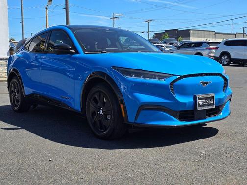 Grabber Blue Metallic 2022 Ford Mustang Mach-E California Route 1