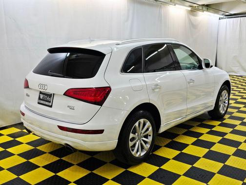 Ibis White 2015 Audi Q5 2.0T Premium