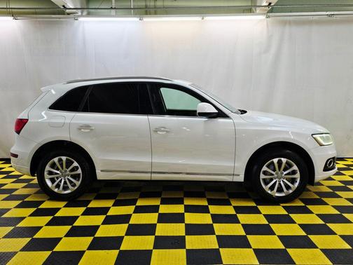 Ibis White 2015 Audi Q5 2.0T Premium