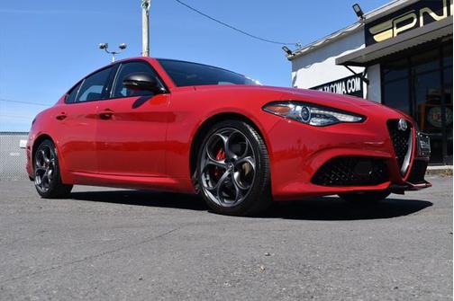 2019 Alfa Romeo Giulia Sport