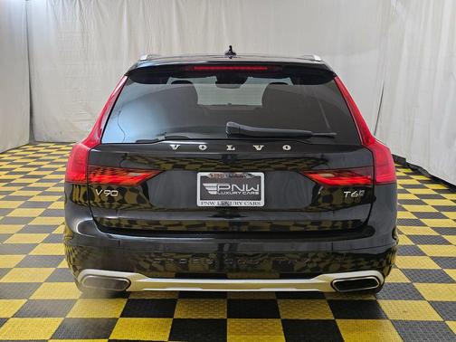 2017 Volvo V90 Cross Country T6