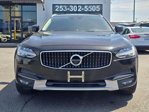 Onyx Black Metallic 2017 Volvo V90 Cross Country T6