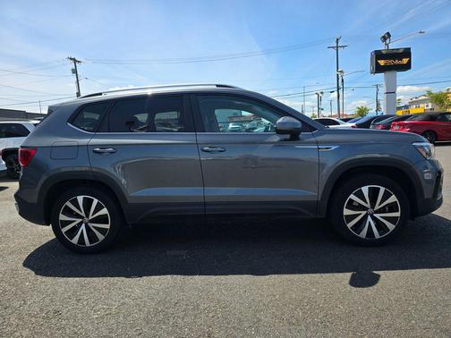 Platinum Gray Metallic 2023 Volkswagen Taos 1.5T SE