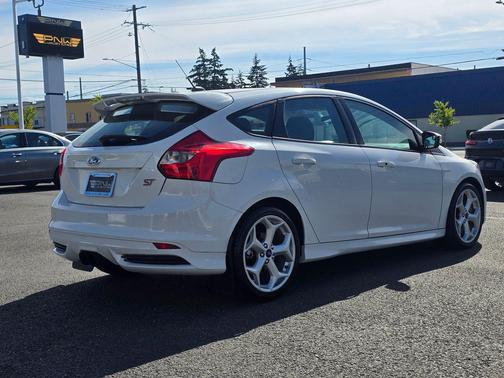 Oxford White 2014 Ford Focus ST