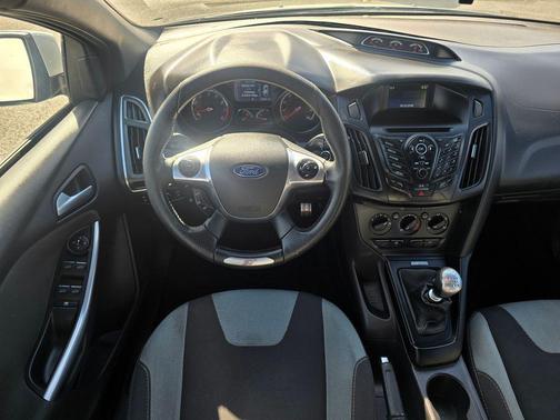 Oxford White 2014 Ford Focus ST