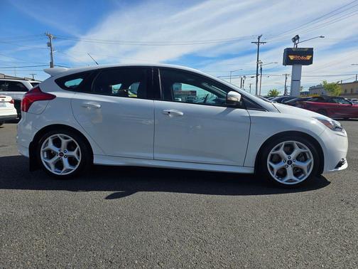 Oxford White 2014 Ford Focus ST