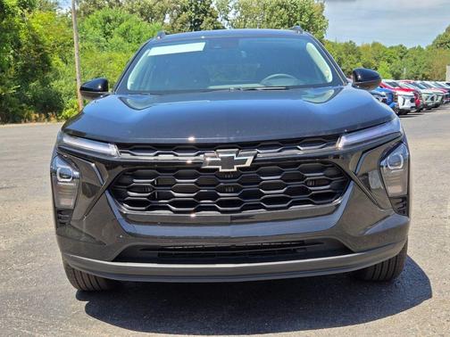 Mosaic Black Metallic 2026 Chevrolet Trax LT