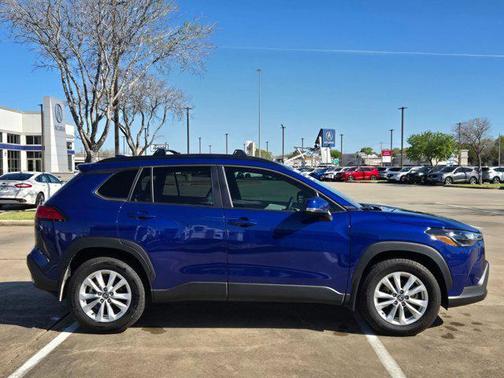 2024 Toyota Corolla Cross LE