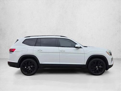 Pure White 2024 Volkswagen Atlas 2.0T SE w/Technology