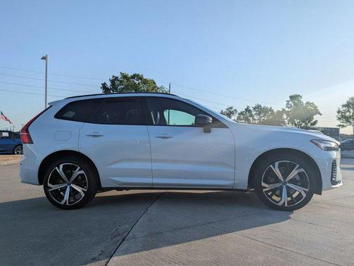 2022 Volvo XC60 Recharge Plug-In Hybrid T8 R-Design
