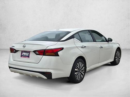 Glacier White 2025 Nissan Altima SV FWD