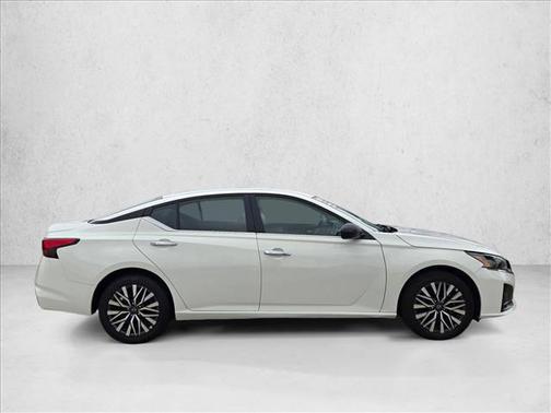 Glacier White 2025 Nissan Altima SV FWD