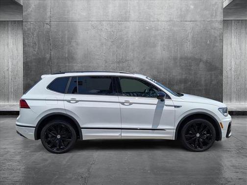 2021 Volkswagen Tiguan 2.0T SE R-Line Black