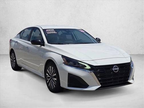 Glacier White 2025 Nissan Altima SV FWD