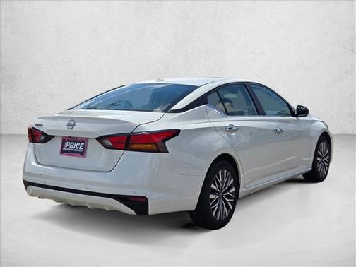 Glacier White 2025 Nissan Altima SV FWD