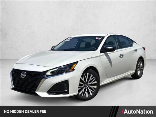 Glacier White 2025 Nissan Altima SV FWD