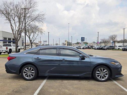 2022 Toyota Avalon XLE