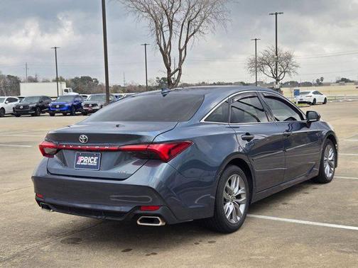 2022 Toyota Avalon XLE