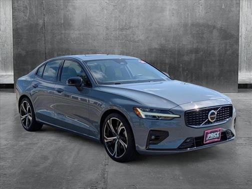 2024 Volvo S60 B5 Core Dark Theme