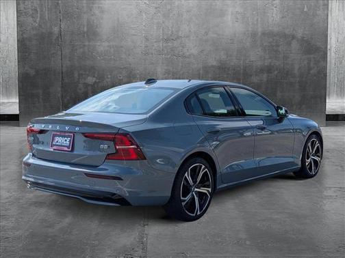 2024 Volvo S60 B5 Core Dark Theme