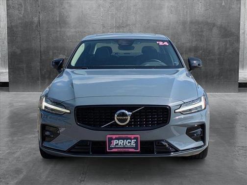 2024 Volvo S60 B5 Core Dark Theme