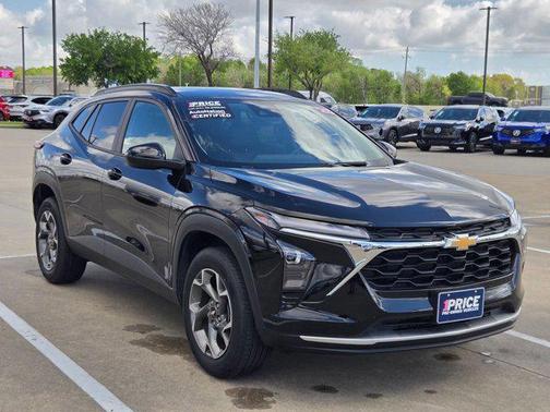 Mosaic Black Metallic 2025 Chevrolet Trax LT