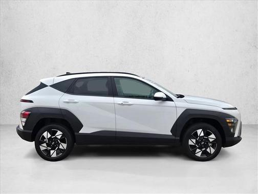 Atlas White 2025 Hyundai KONA SEL