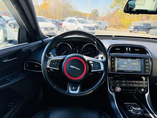 2018 Jaguar XE 30t R-Sport