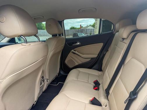 White 2018 Mercedes-Benz GLA 250 Base