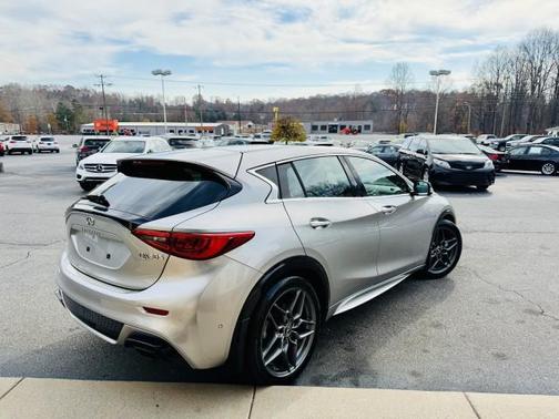2017 INFINITI QX30 Sport