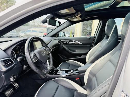 2017 INFINITI QX30 Sport