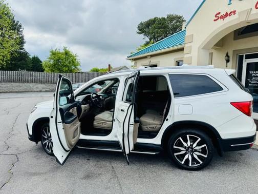 2019 Honda Pilot Touring 8-Passenger