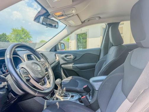 Bright White Clearcoat 2015 Jeep Cherokee Latitude