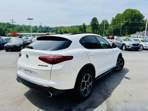 2021 Alfa Romeo Stelvio Base