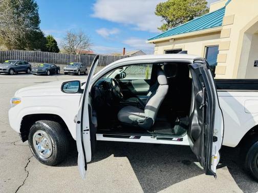 2022 Toyota Tacoma SR