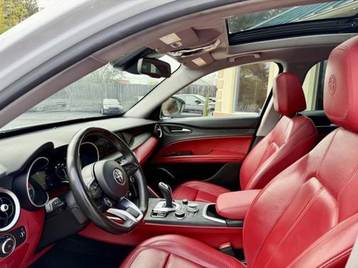 2021 Alfa Romeo Stelvio Base