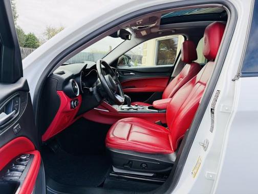 2021 Alfa Romeo Stelvio Base