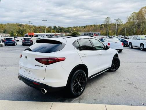 2021 Alfa Romeo Stelvio Base