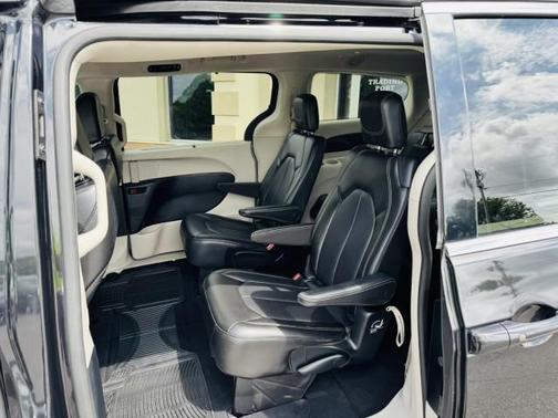 2020 Chrysler Voyager LXI