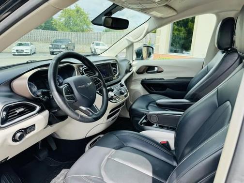 2020 Chrysler Voyager LXI
